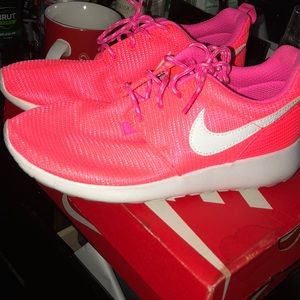 Nike roshes , really comfortable